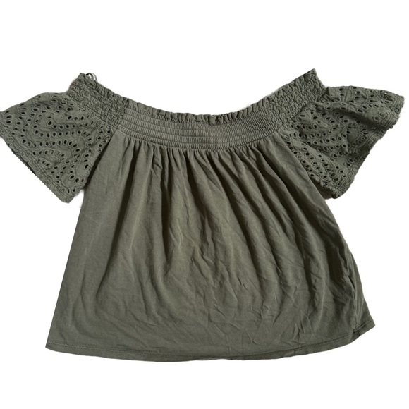 EXPRESS ONE ELEVEN OLIVE GREEN OFF THE SHOULDER FLOWY CROPPED EYELET TOP SIZE XS - Picture 1 of 6